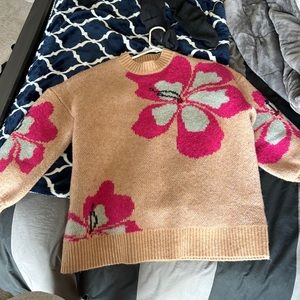 verge girl sweater